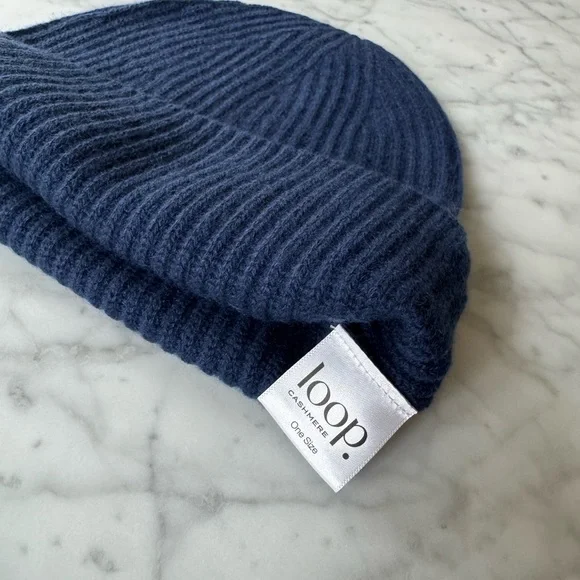 NEW loop cashmere beanie in midnight blue - Picture 4 of 5